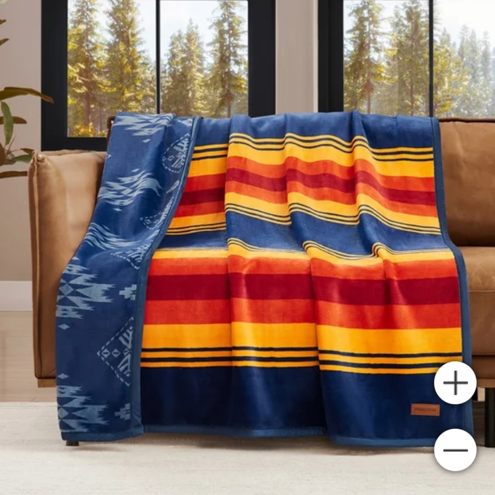 Pendleton Reversible Plush Throw, new - Picture 2 of 5